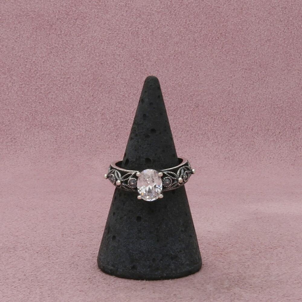 sterling silver oval-cut cz ring size 6.5